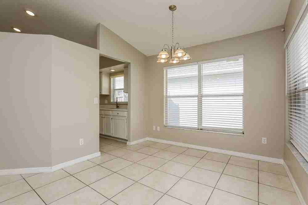 3235 Brewster Dr - Photo 5 of 16