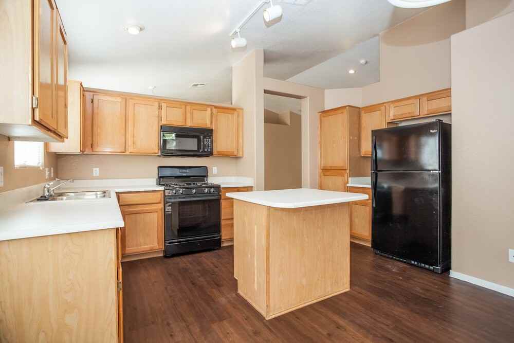 7260 Golden Star Ave - Photo 6 of 15