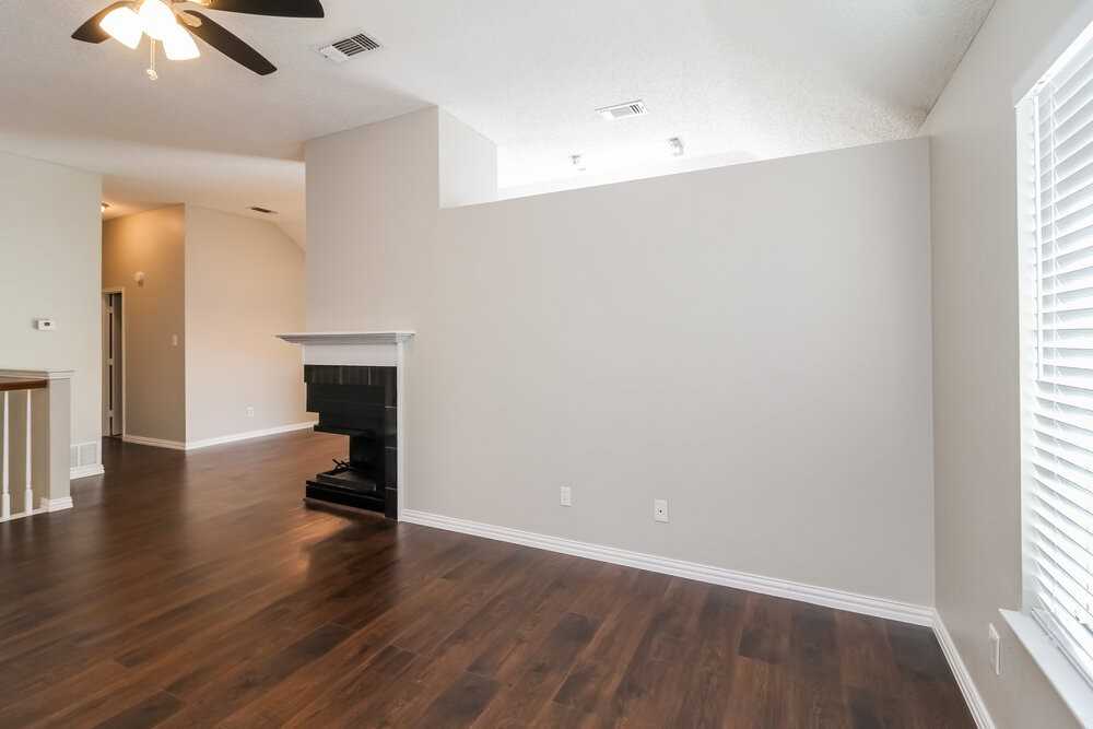 1115 Colbert Ln - Photo 3 of 15