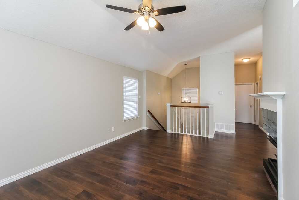 1115 Colbert Ln - Photo 4 of 15