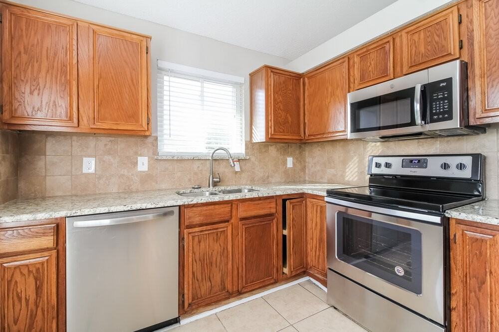 1115 Colbert Ln - Photo 5 of 15