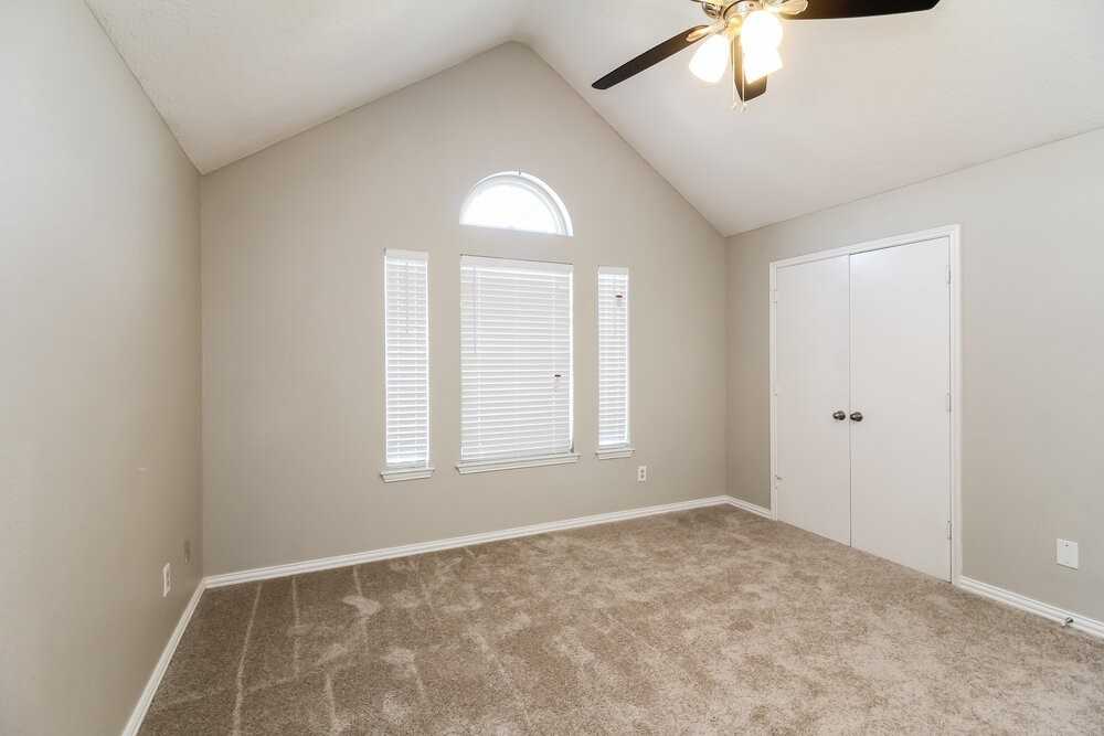 1115 Colbert Ln - Photo 7 of 15