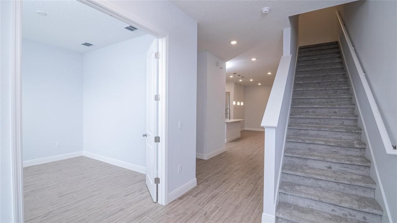 6487 Cyrils Dr - Photo 6 of 35