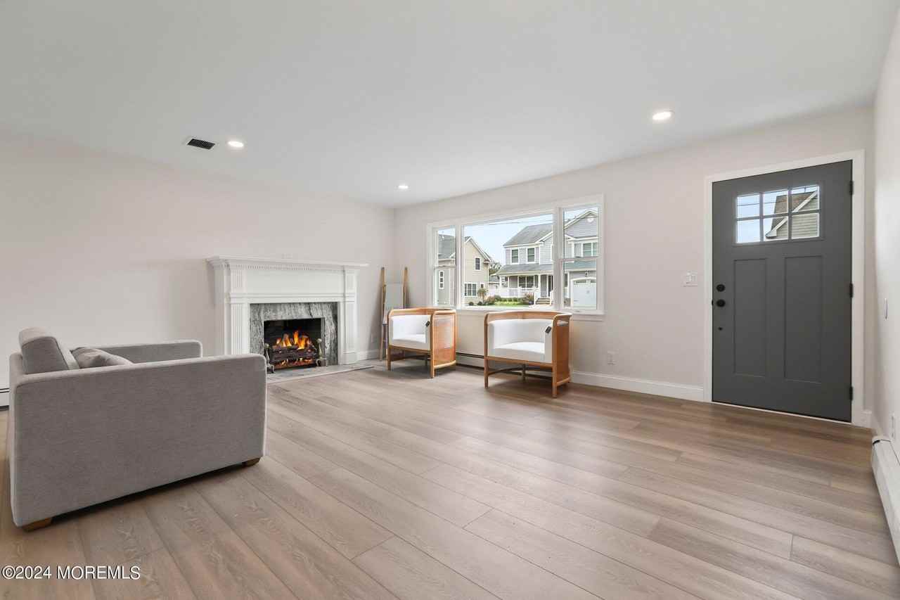 1419 Joseph St - Photo 3 of 27