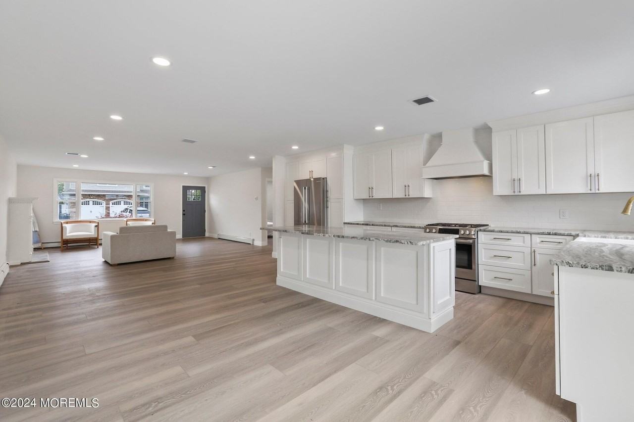 1419 Joseph St - Photo 4 of 27