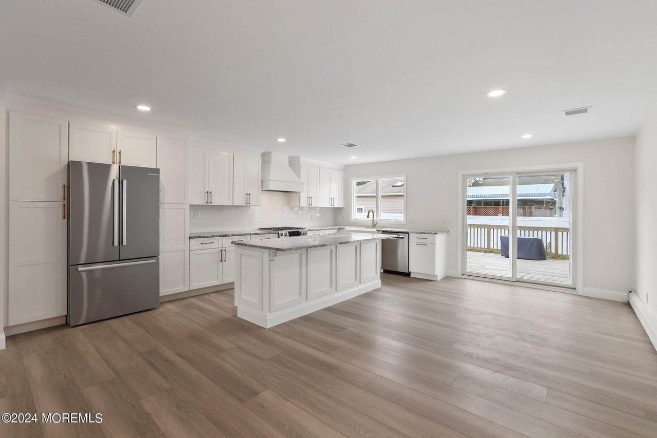 1419 Joseph St - Photo 5 of 27