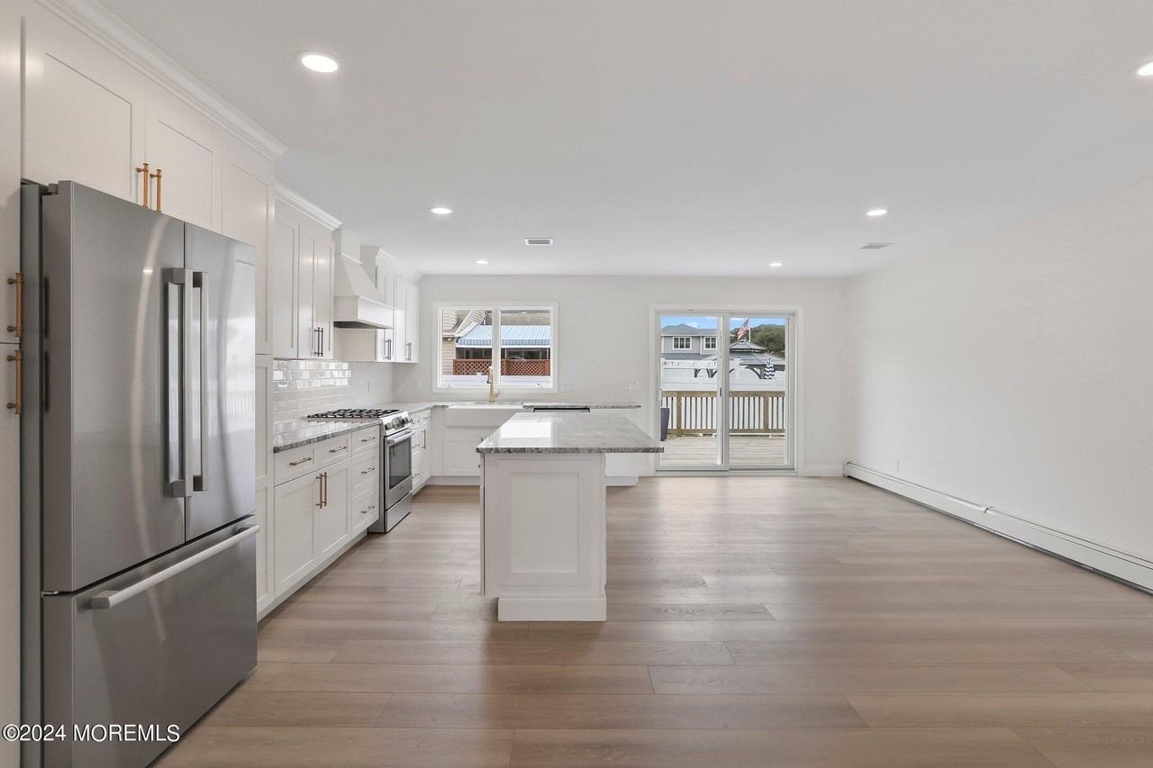 1419 Joseph St - Photo 6 of 27