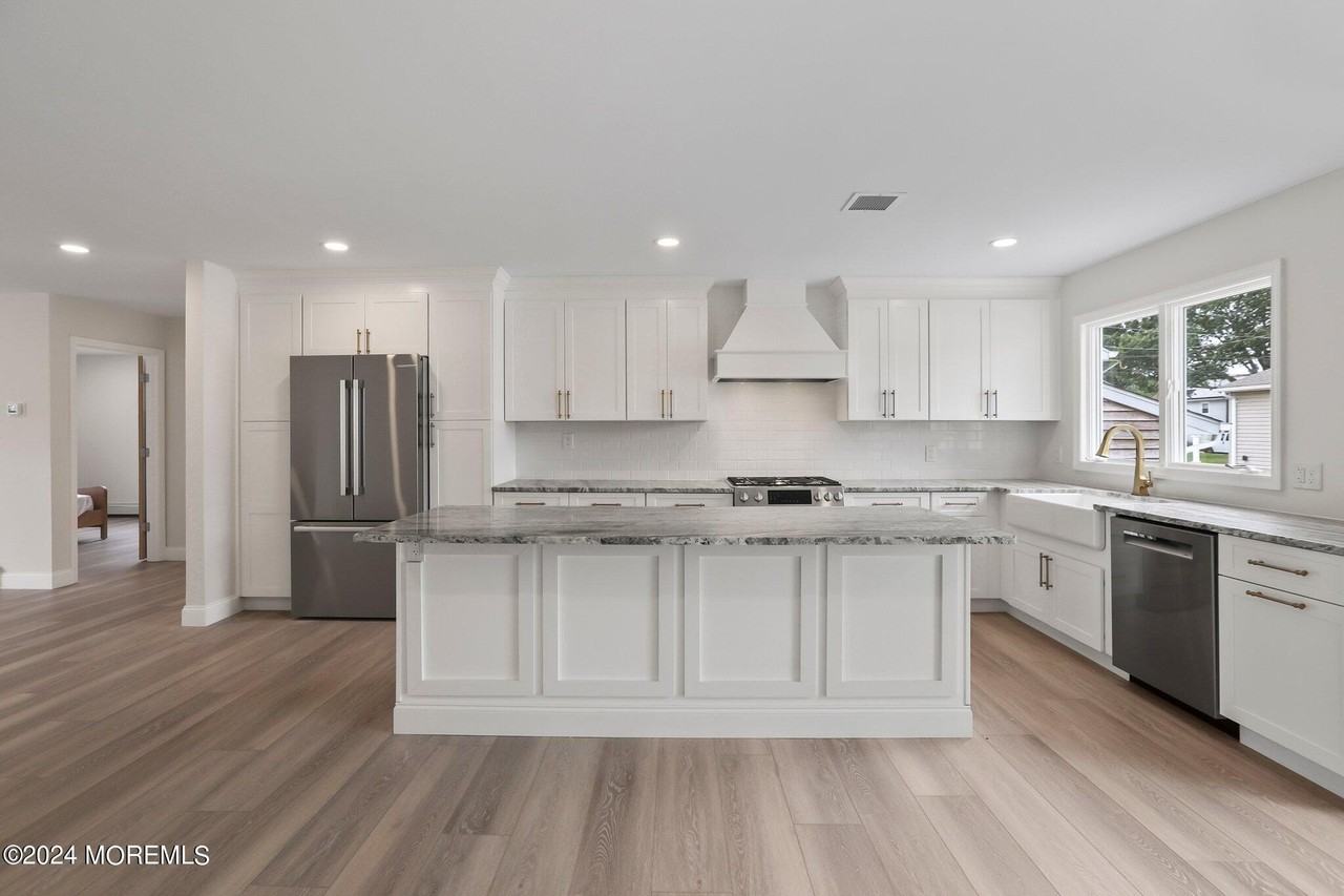 1419 Joseph St - Photo 7 of 27