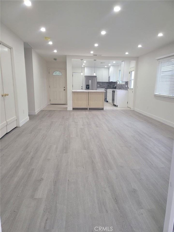 6424 Franrivers Ave - Photo 4 of 19