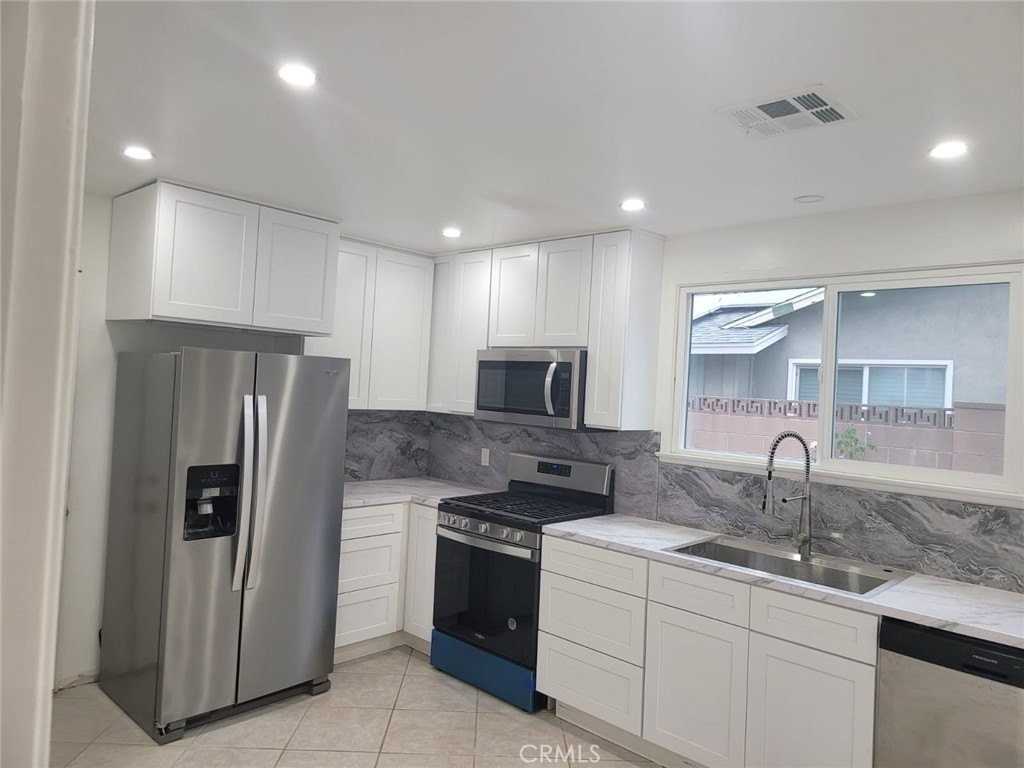 6424 Franrivers Ave - Photo 5 of 19