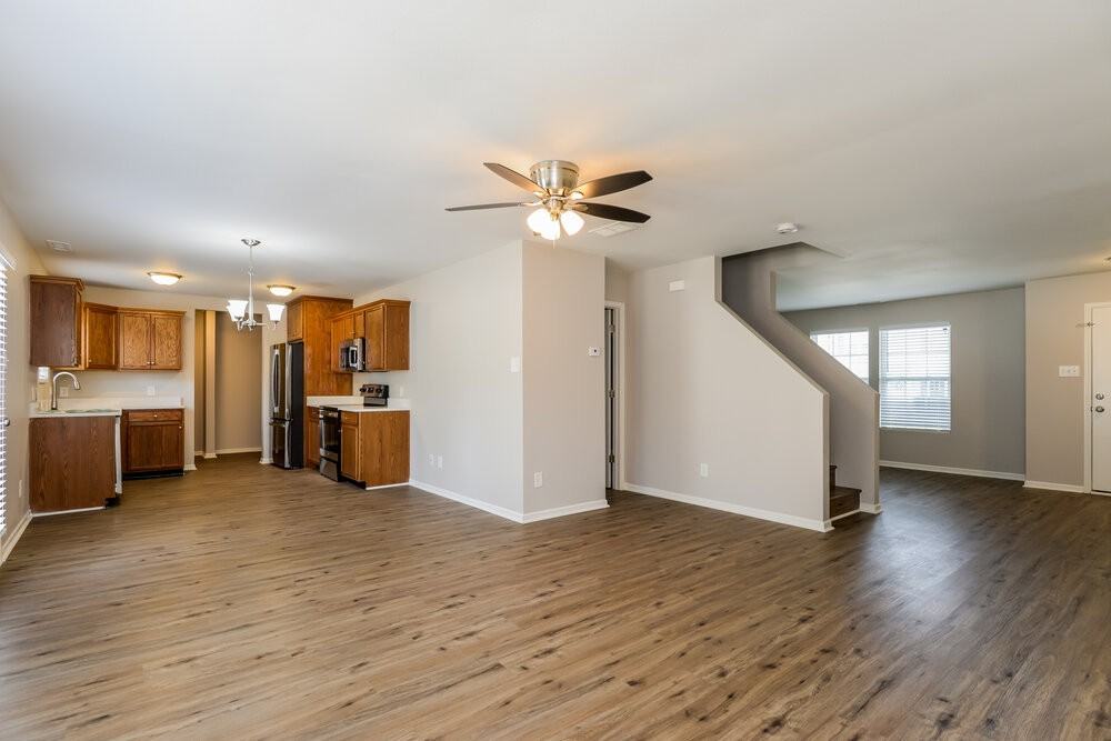 275 Ranlo Ave - Photo 6 of 17