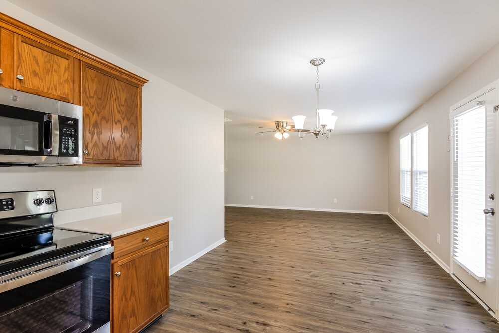 275 Ranlo Ave - Photo 7 of 17