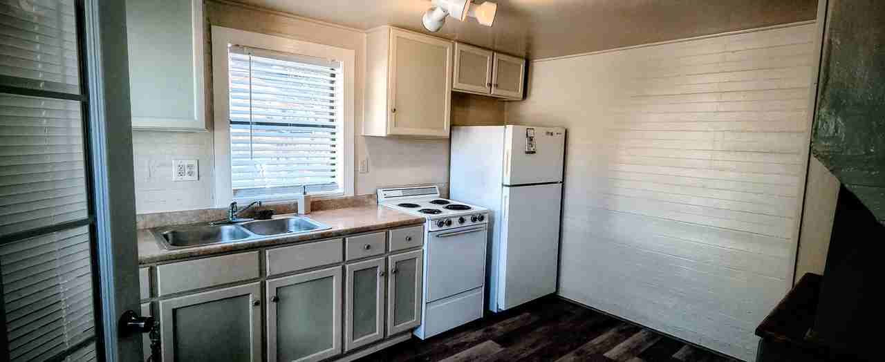 314 S Leroux St #2 - Photo 3 of 6