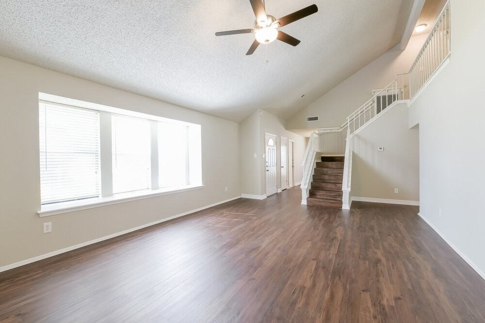 25302 Hollybush Ln - Photo 5 of 17