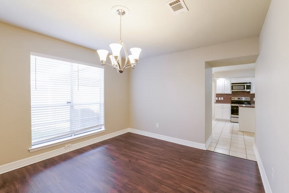 25302 Hollybush Ln - Photo 6 of 17