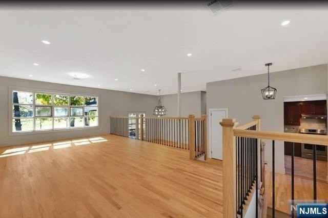 22 Greentree Ter - Photo 3 of 26