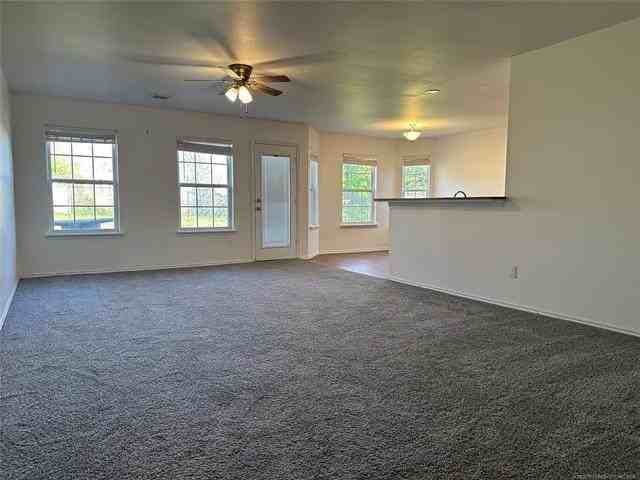 623 N Division St - Photo 2 of 23