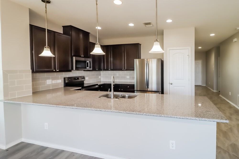 124 Carrington St - Photo 6 of 16