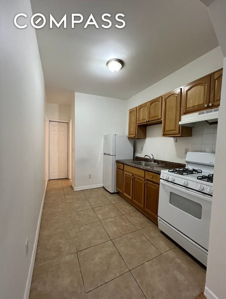 446 W 46th St #5 - Photo 5 of 15