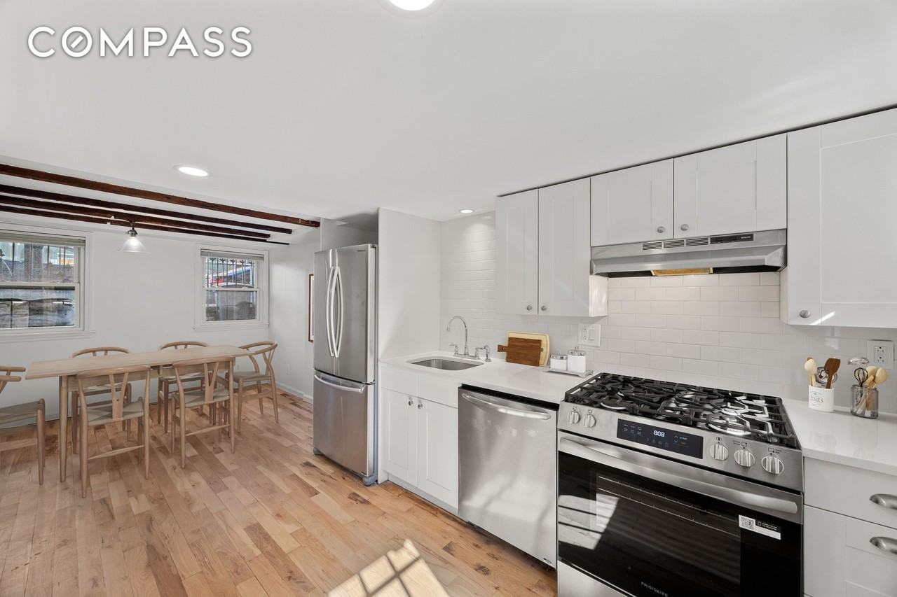 137 Bedford Ave - Photo 2 of 13