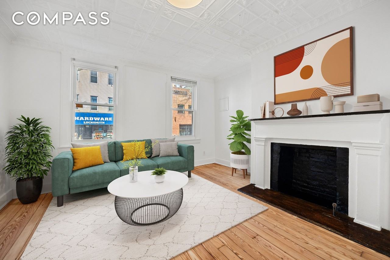 137 Bedford Ave - Photo 5 of 13