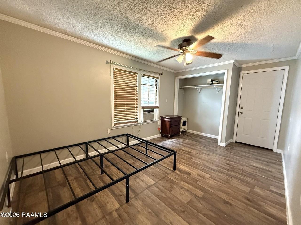 209 Camp St - Photo 6 of 13