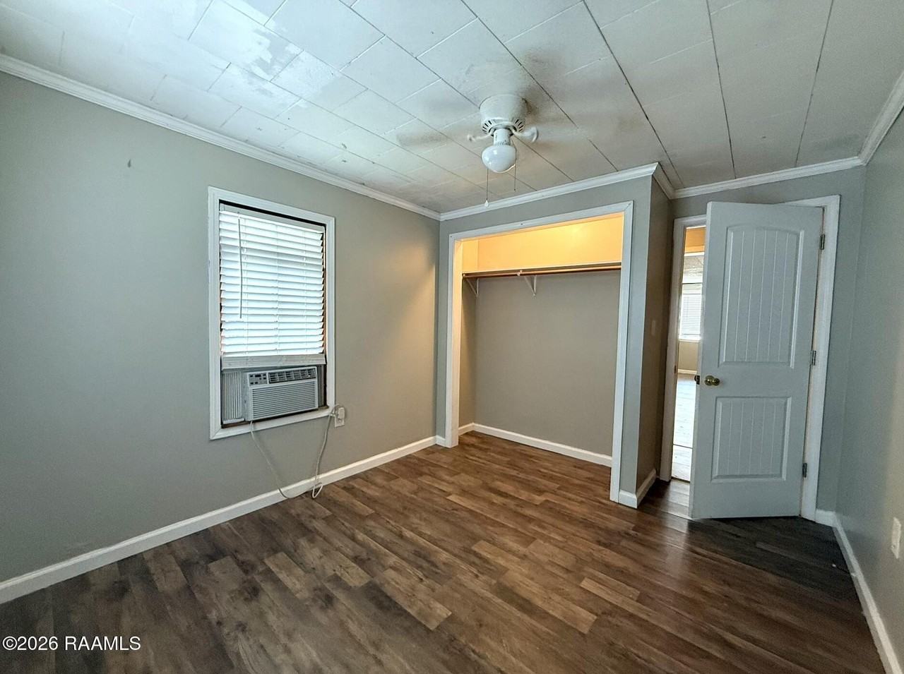 209 Camp St - Photo 7 of 13