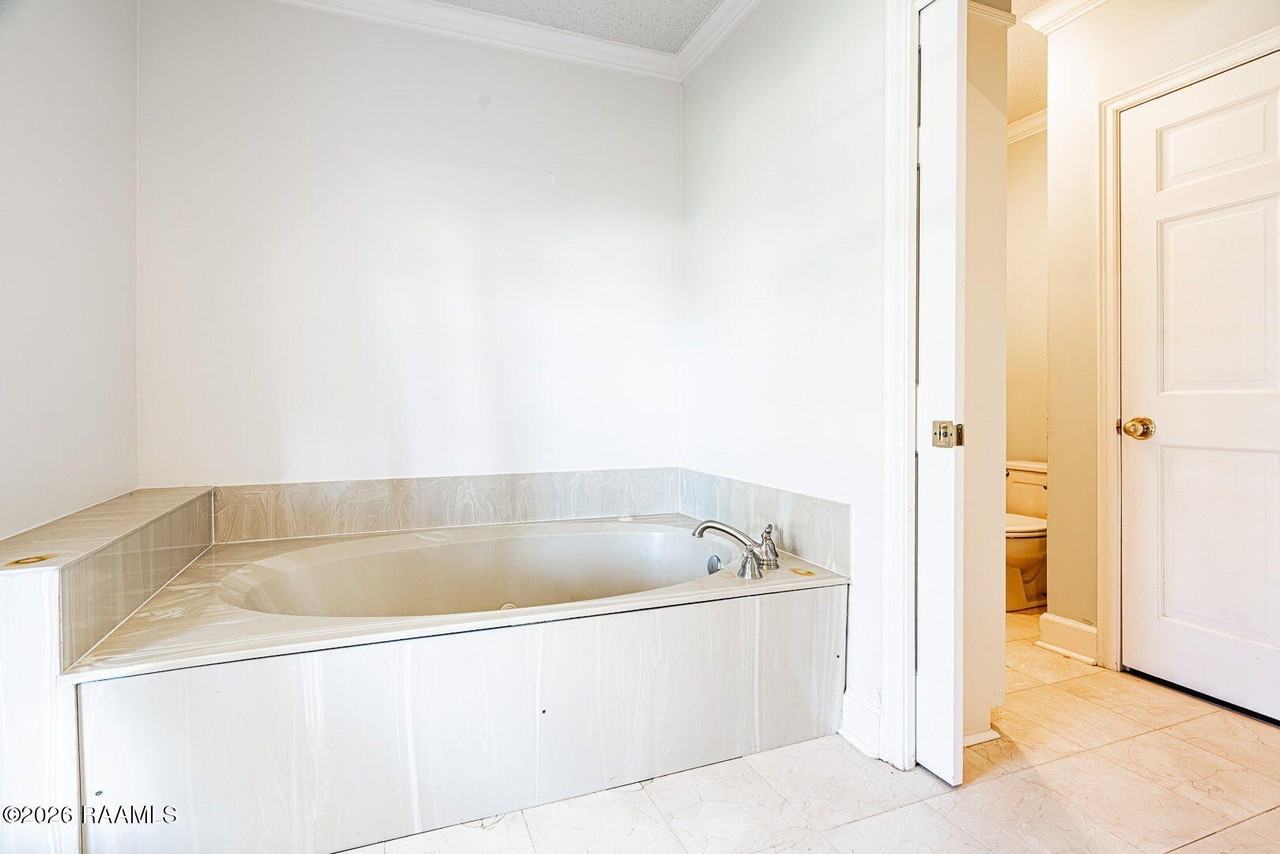 110 Rimwood Ave - Photo 5 of 23