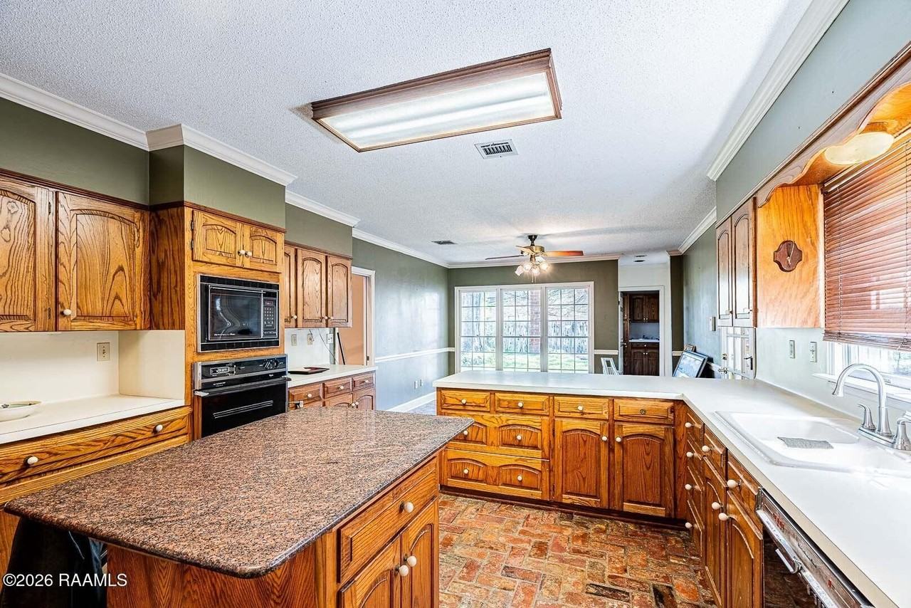 110 Rimwood Ave - Photo 6 of 23