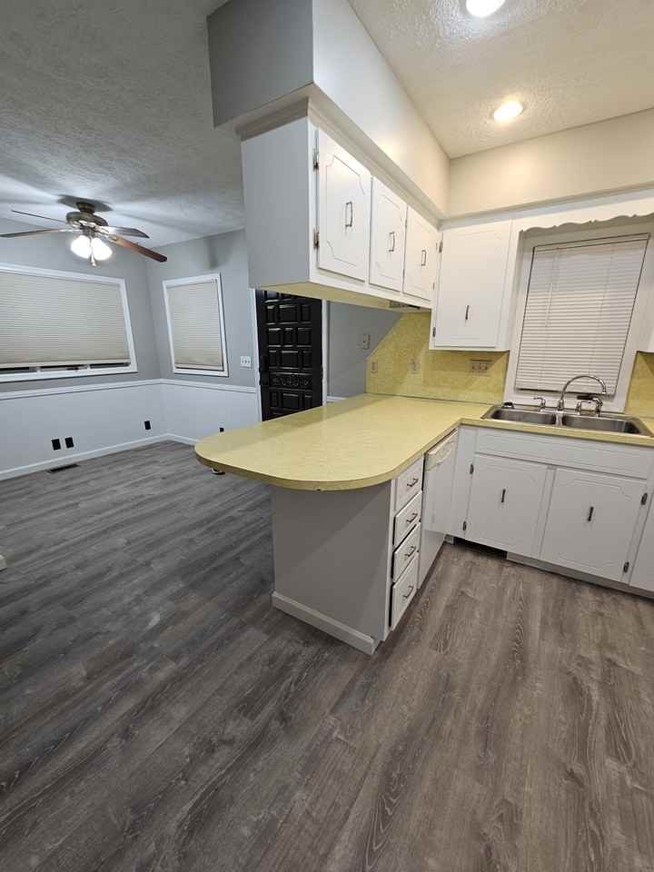 5604 S 79th St #1KEY59A - Photo 2 of 16