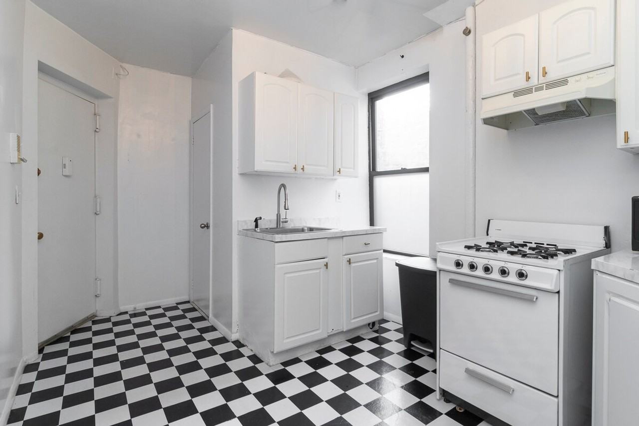 319 E 95th St #1032029P - Photo 7 of 29