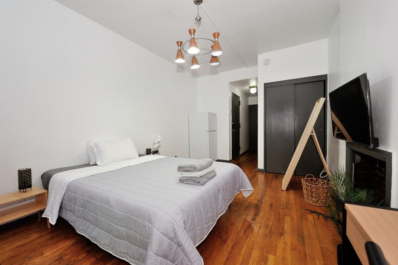 474 9th Ave #1323918P - Photo 3 of 19