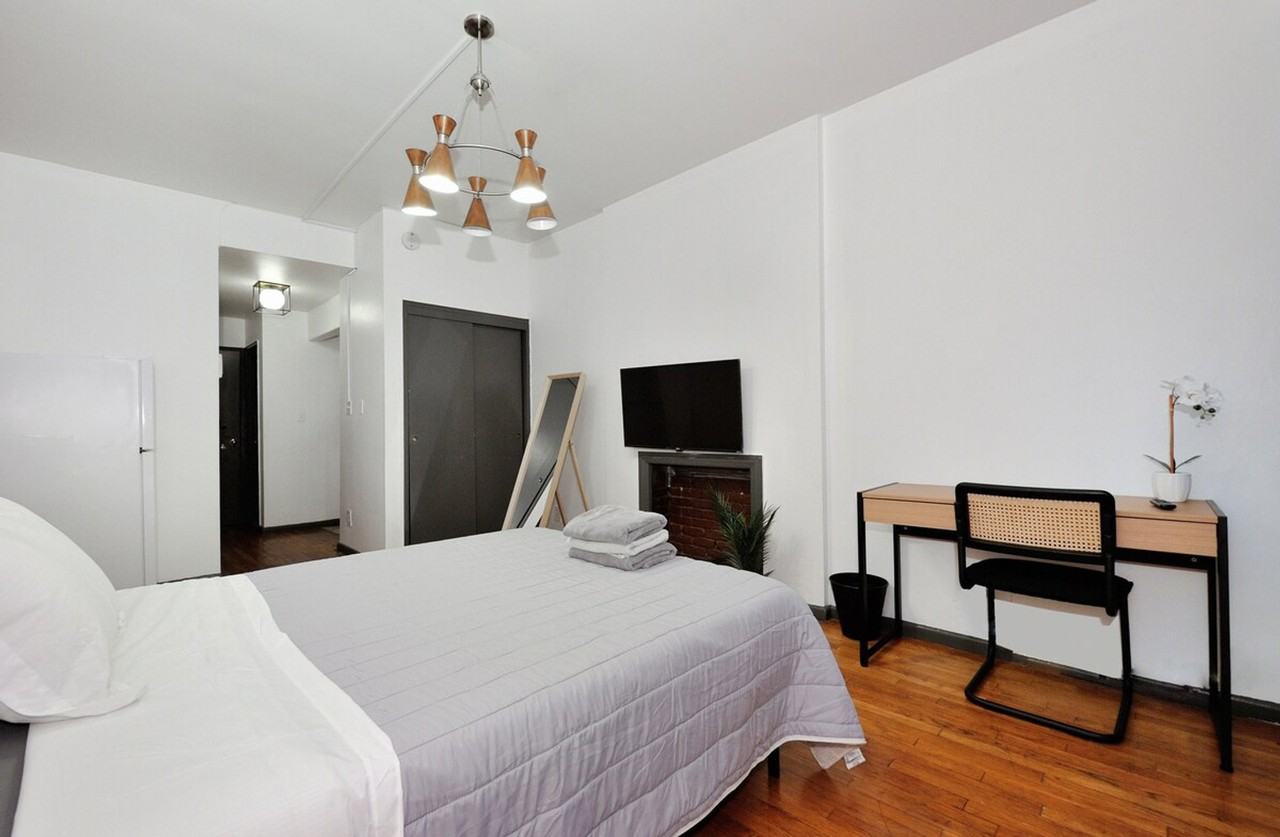 474 9th Ave #1323918P - Photo 4 of 19