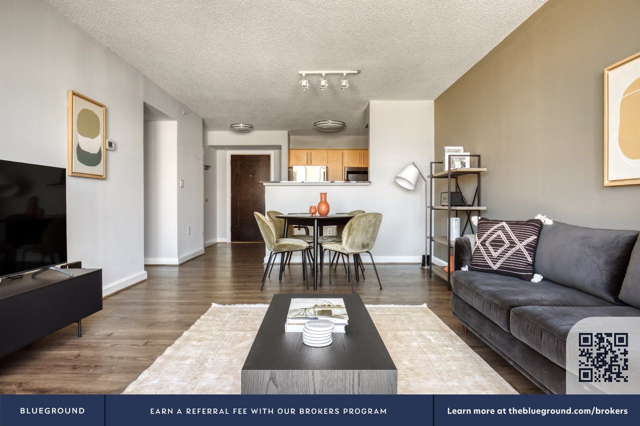 4835 Cordell Avenue - Photo 4 of 50