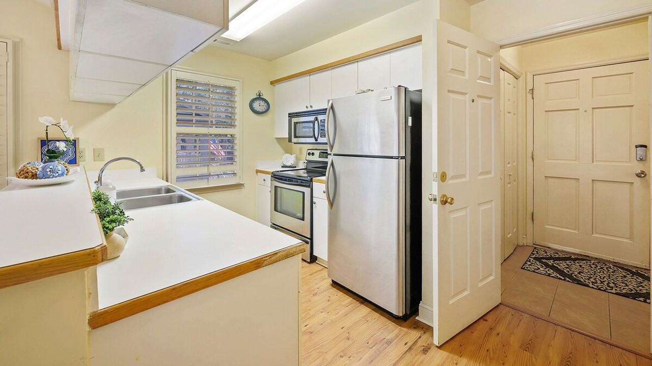 14 Stillwood Dr #1253410P - Photo 6 of 23