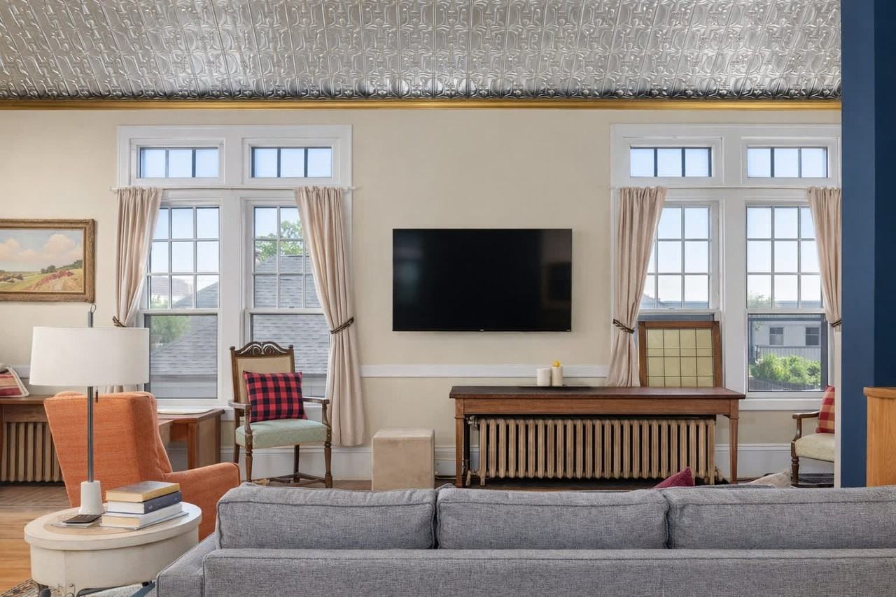 316 Court St #1241760P - Photo 3 of 32