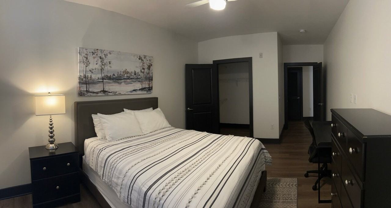 539 W Trade St #1344164P - Photo 6 of 27