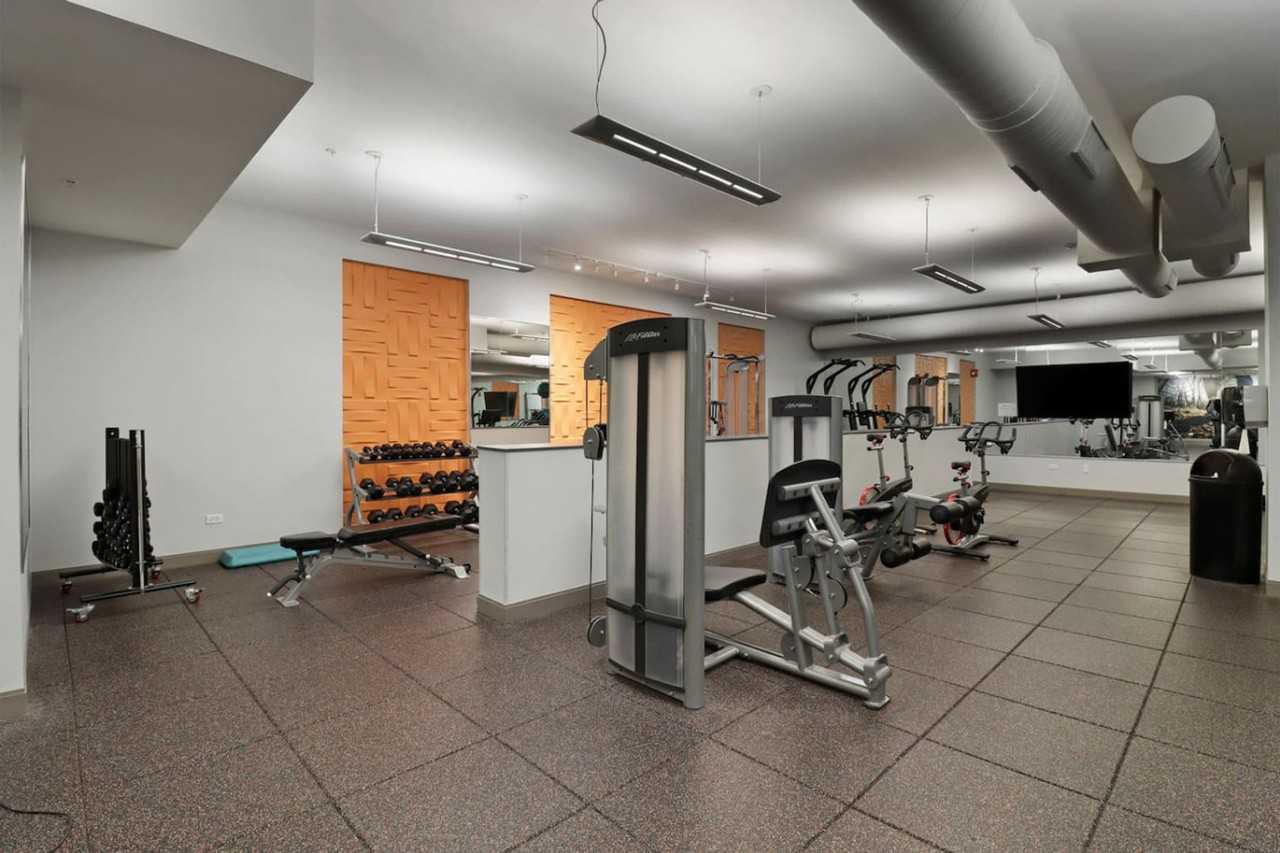 255 N Addison Ave #1366993P - Photo 5 of 47