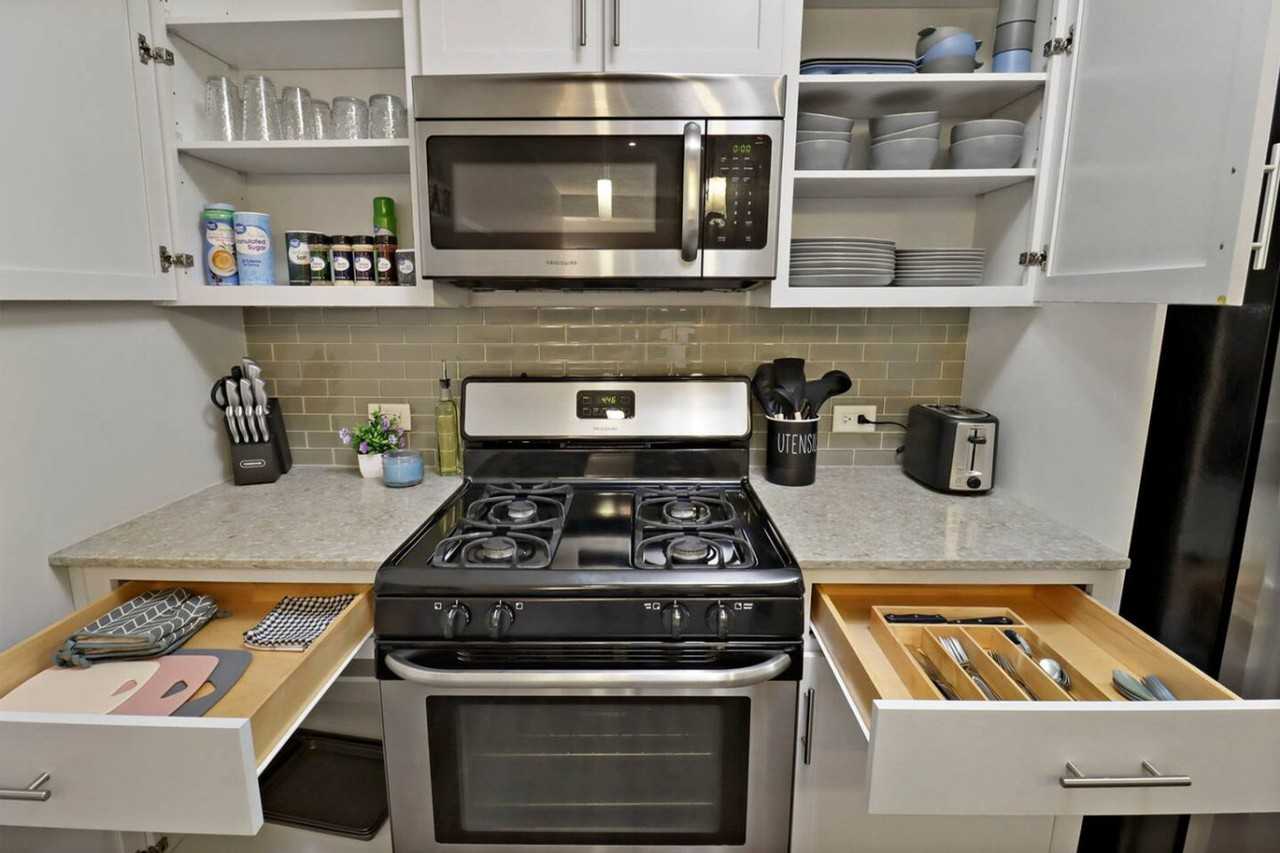 255 N Addison Ave #1366993P - Photo 6 of 47