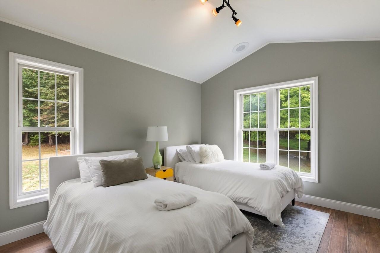 338 Clove Rd #1466547P - Photo 3 of 50