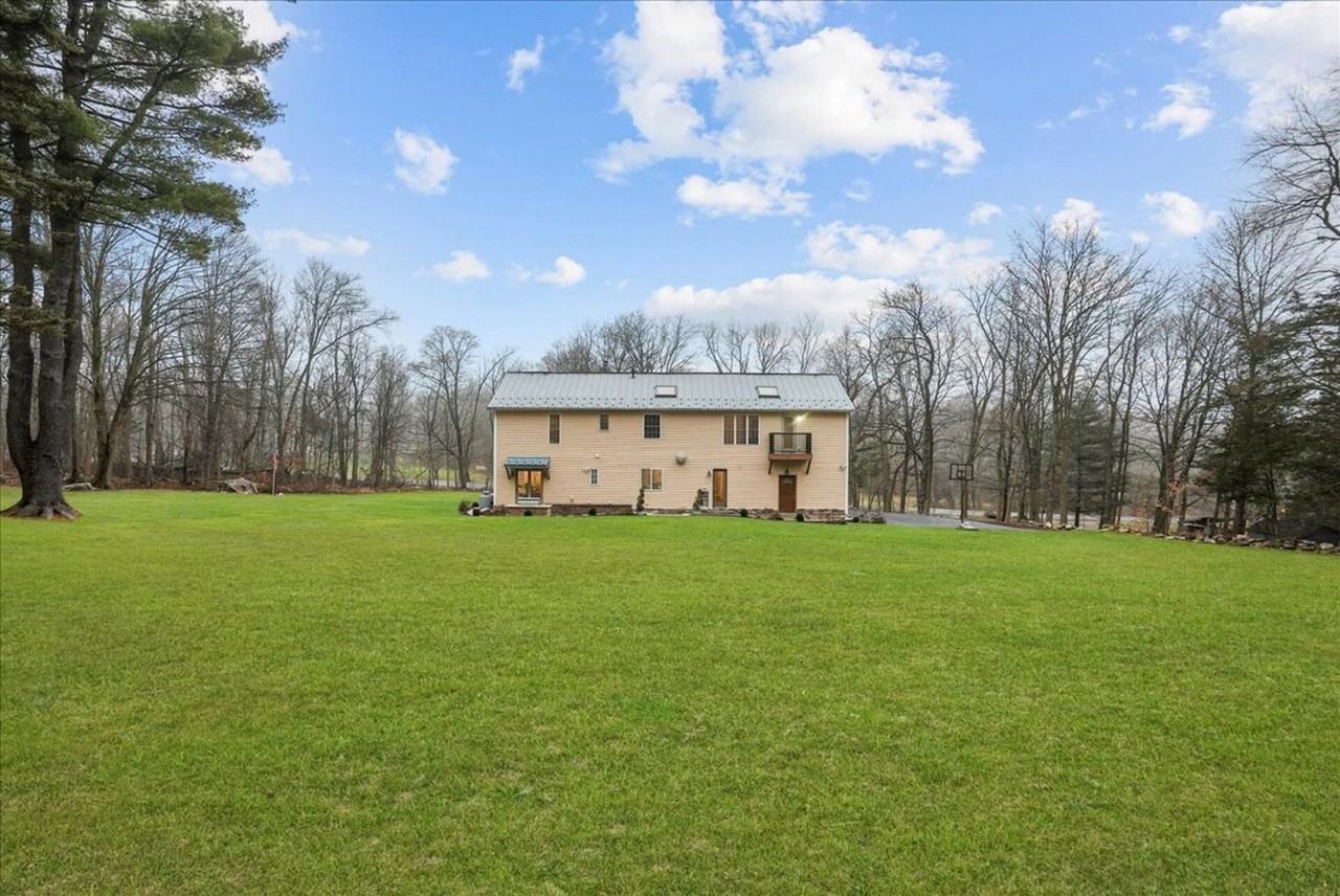 338 Clove Rd #1466547P - Photo 4 of 50