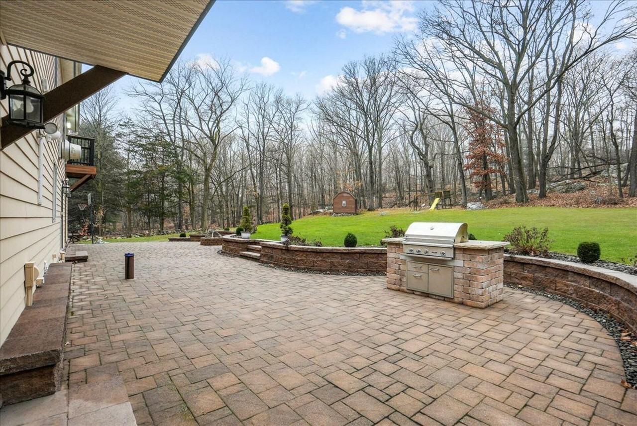 338 Clove Rd #1466547P - Photo 5 of 50