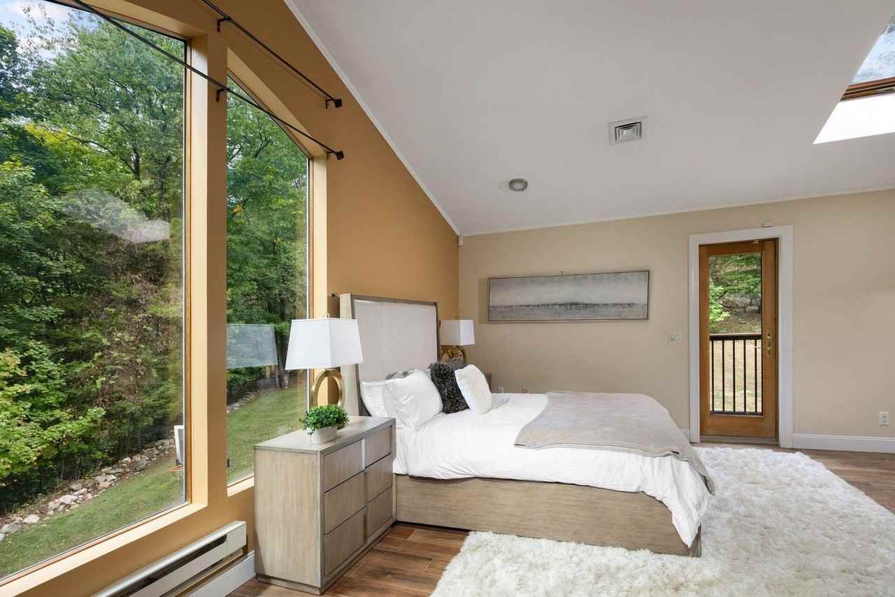 338 Clove Rd #1466547P - Photo 7 of 50