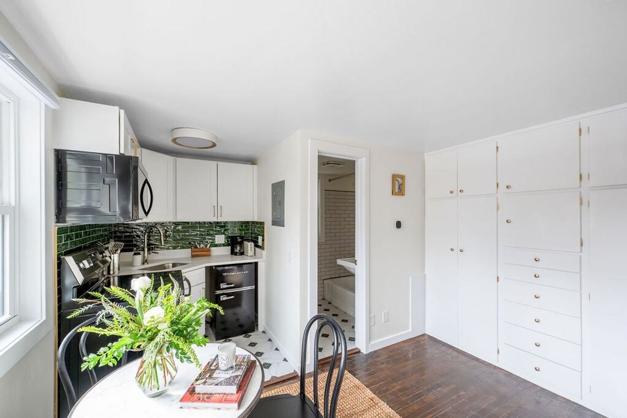 113 S Henry St #1468341P - Photo 3 of 12