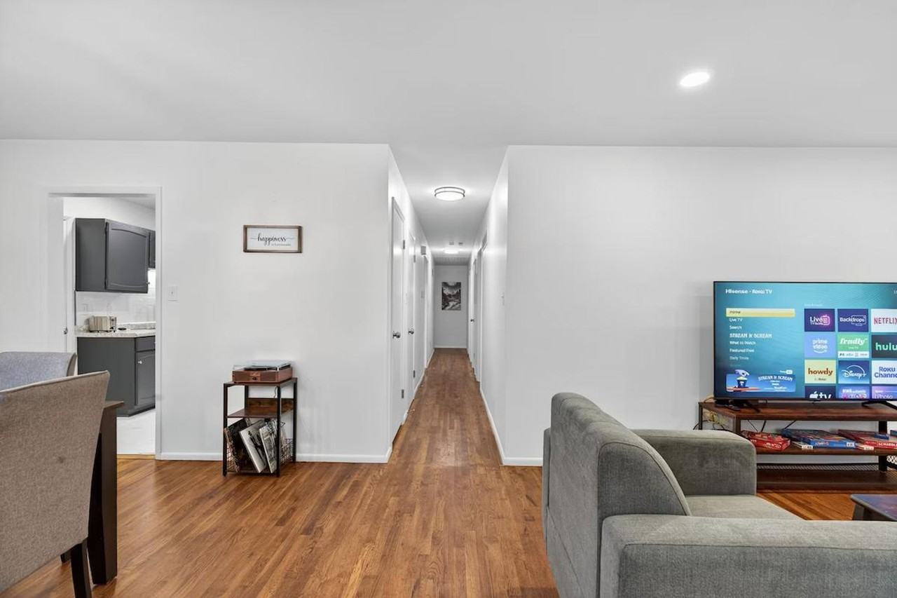 1415 Lindsay Ln #1472900P - Photo 4 of 45