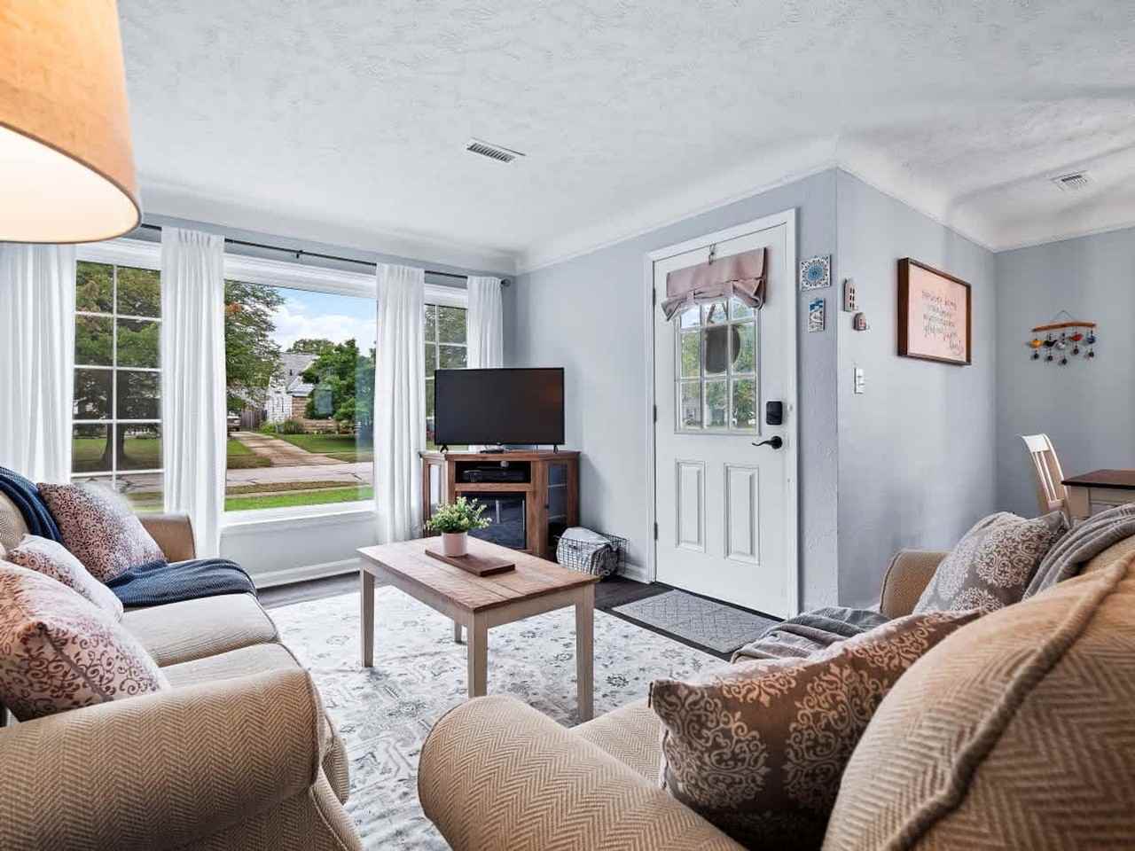 6771 Greenleaf Ave #1496046P - Photo 4 of 46