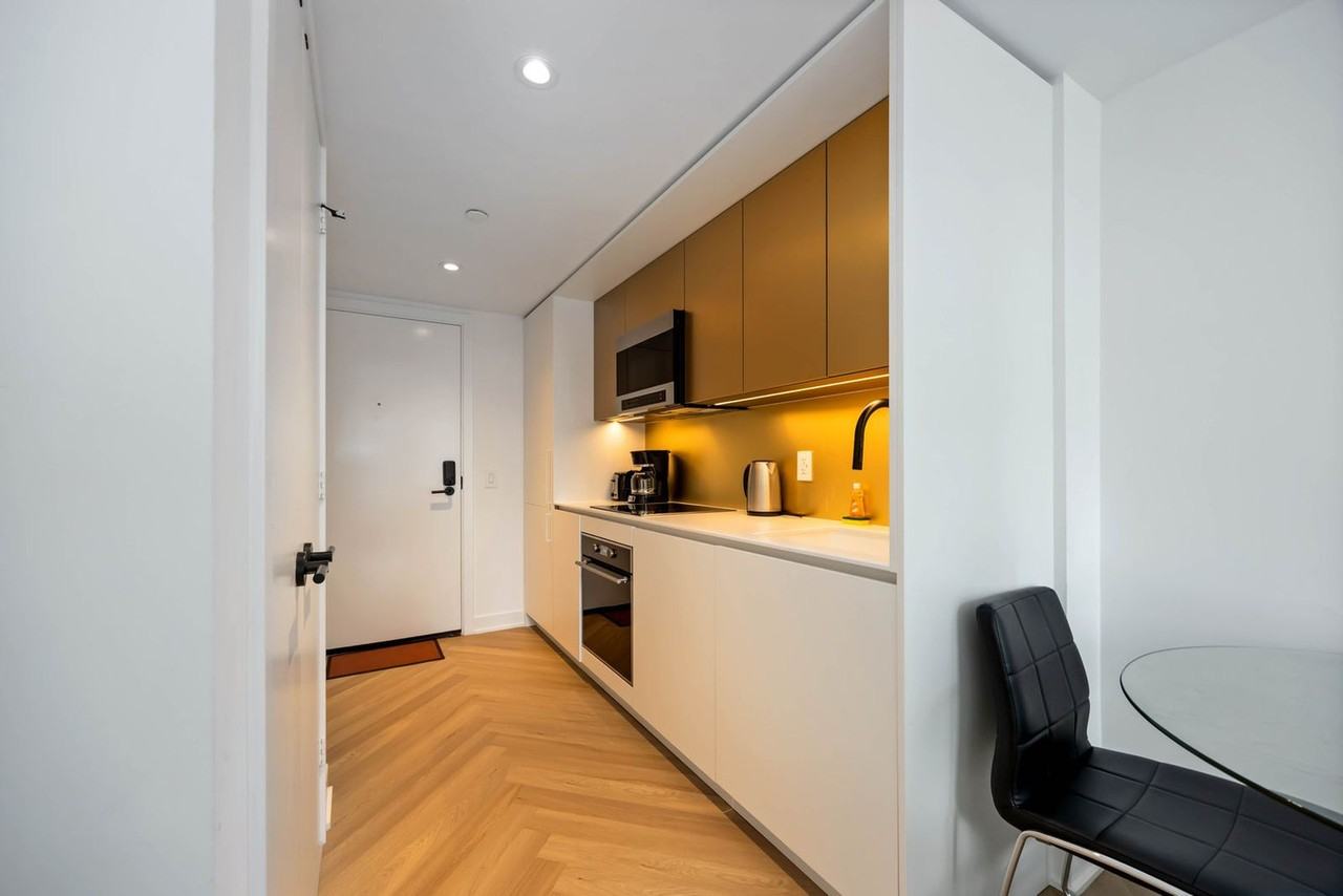 225 Adelaide St W #1357616P - Photo 3 of 17