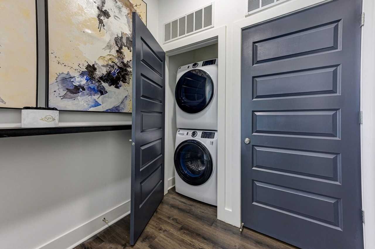 1075 Peachtree Rd Ne #1501472P - Photo 3 of 33