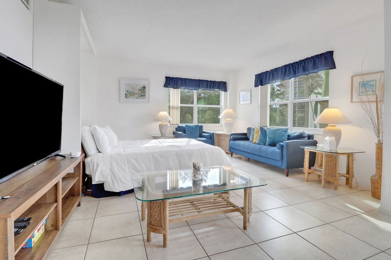 220 Seaview Ct #1502607P - Photo 3 of 42