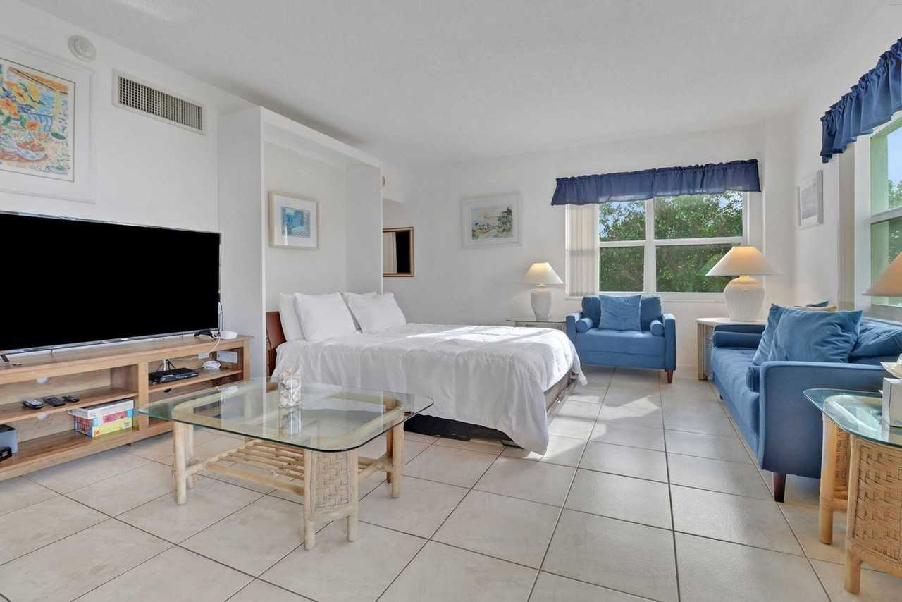 220 Seaview Ct #1502607P - Photo 4 of 42